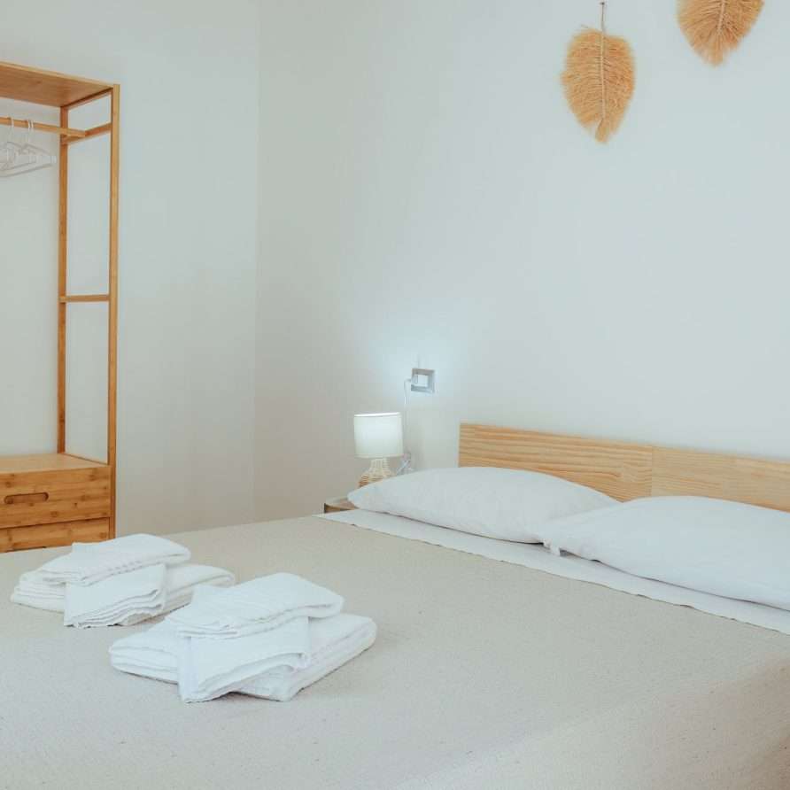 Shambala Balcony Porto Pino – Schlafzimmer