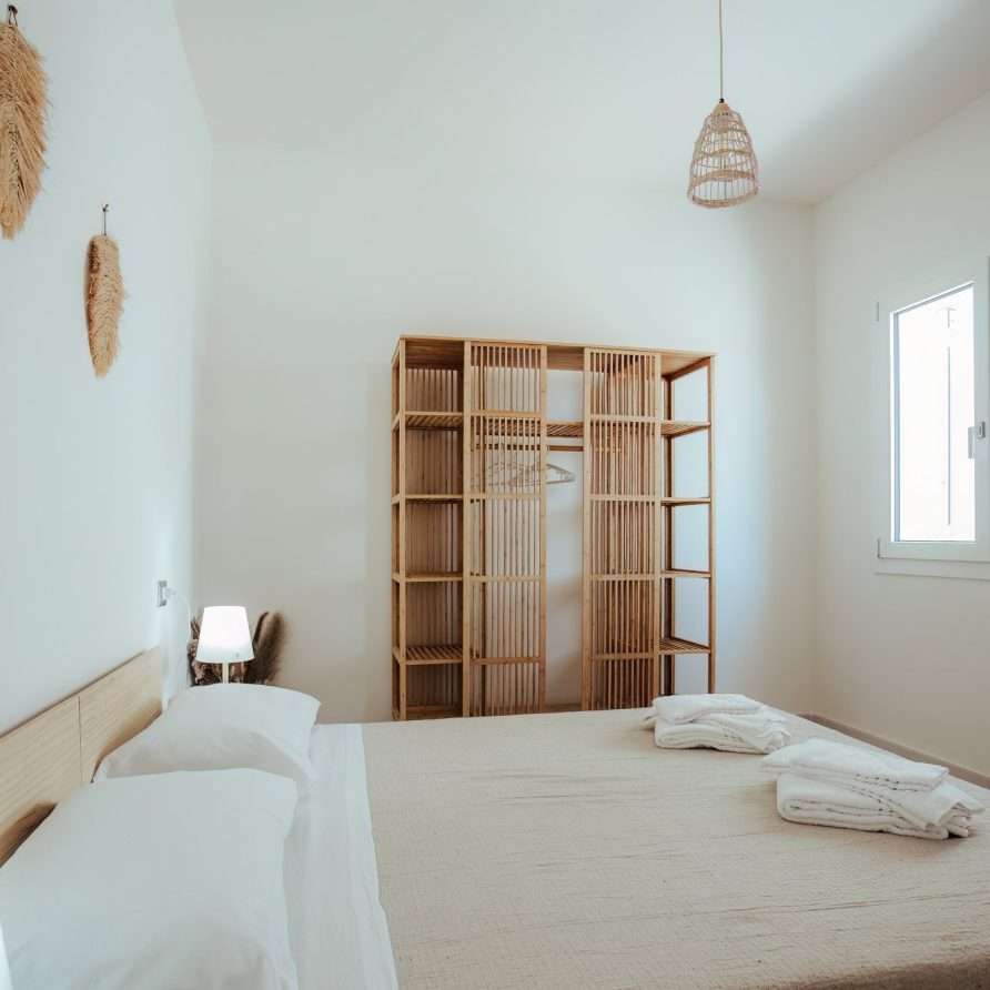 Shambala Duo Porto Pino – Schlafzimmer mit Kleiderschrank