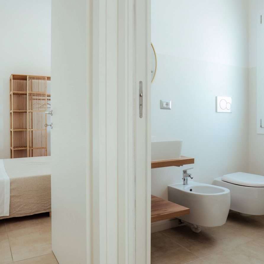 Shambala Duo Porto Pino – Badezimmer und Schlafzimmer