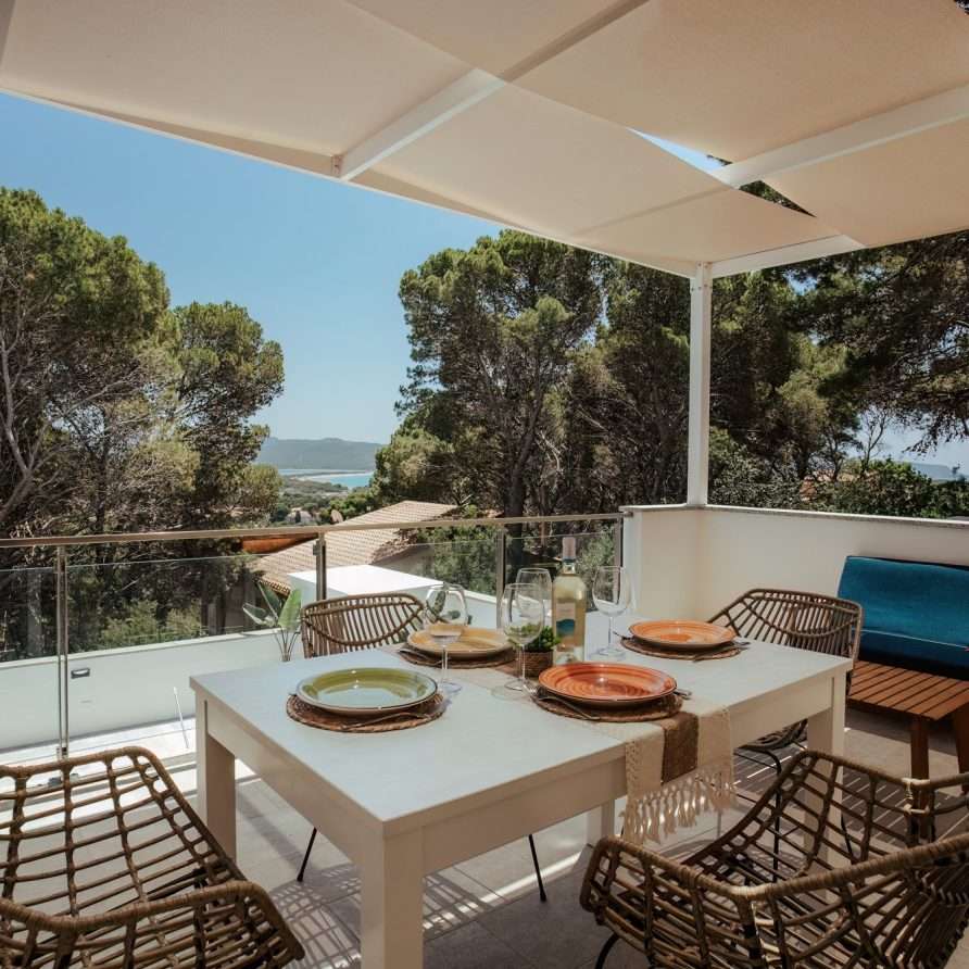 Shambala Trio Porto Pino – Terrasse mit Meerblick