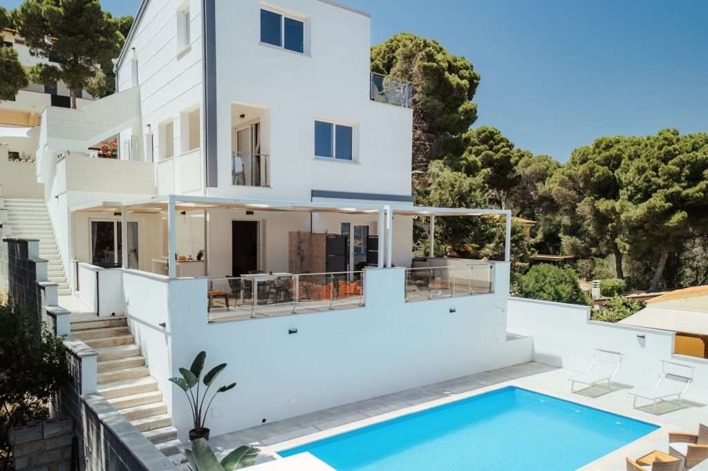Shambala Villa mit Terrassen und Pool